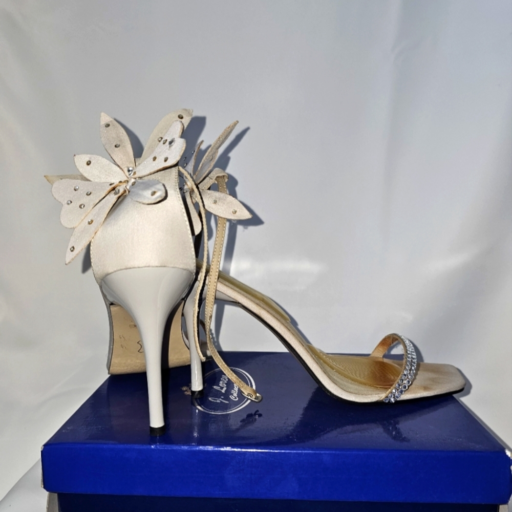 Ladies' shoes